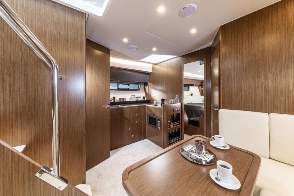 Готель Royal House Napoli Centro, By Clapa Group Екстер'єр фото