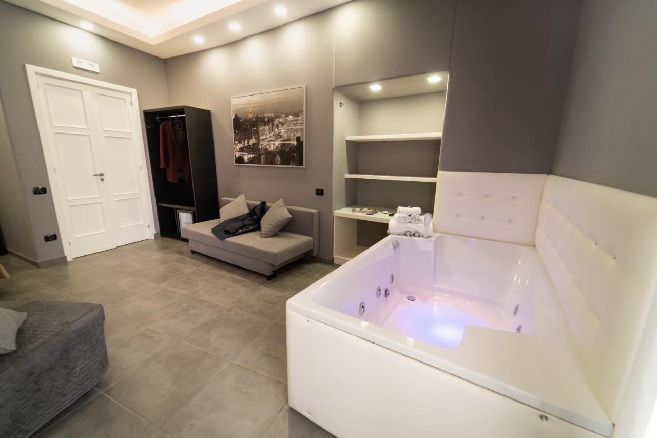 Готель Royal House Napoli Centro, By Clapa Group Екстер'єр фото