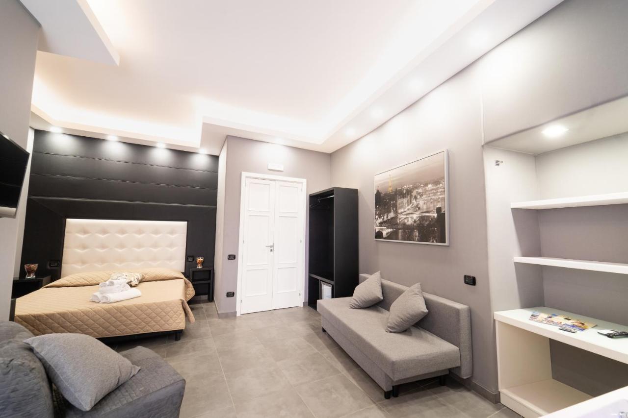 Готель Royal House Napoli Centro, By Clapa Group Екстер'єр фото